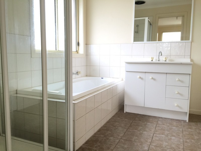 23 Pace Circuit, South Morang VIC 3752