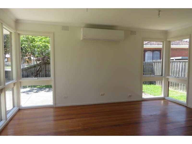 23 Oxford Drive, Thomastown VIC 3074