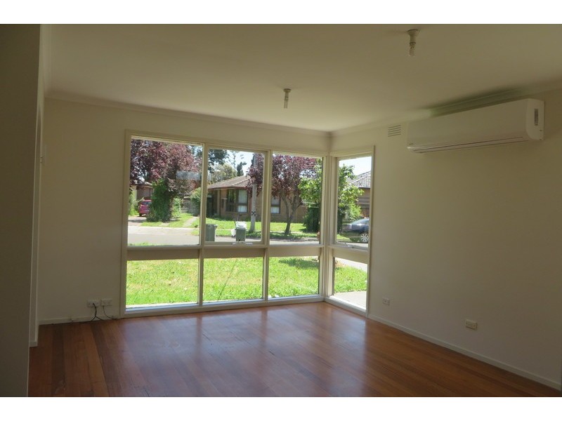 23 Oxford Drive, Thomastown VIC 3074