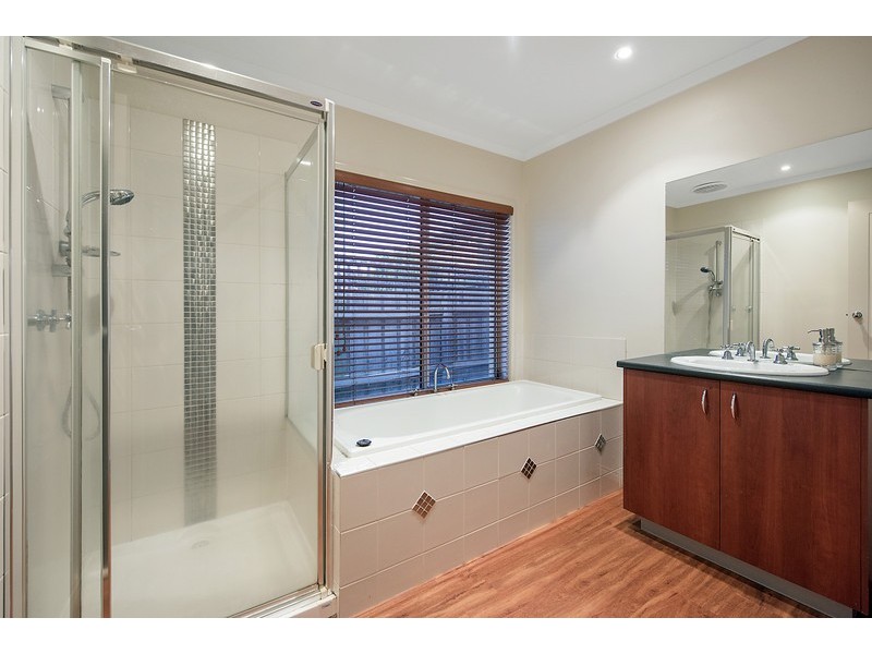 34 Lamour Avenue, South Morang VIC 3752
