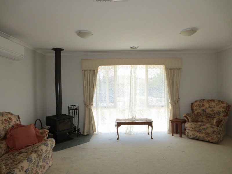 7 Burridge Close, Mill Park VIC 3082