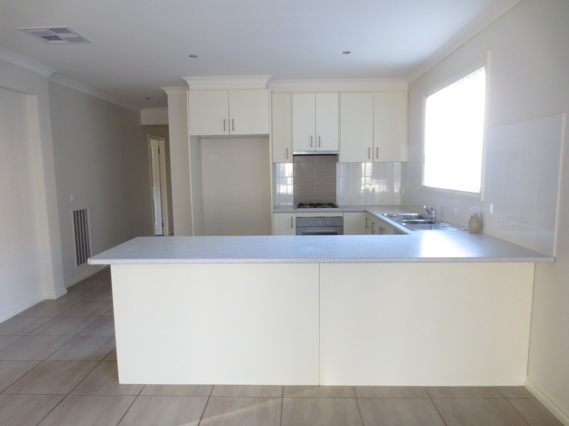 14 Jenolan Way, South Morang VIC 3752