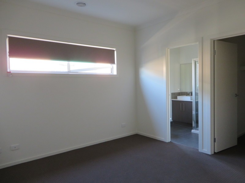 17 Vicarage Drive, Wollert VIC 3750