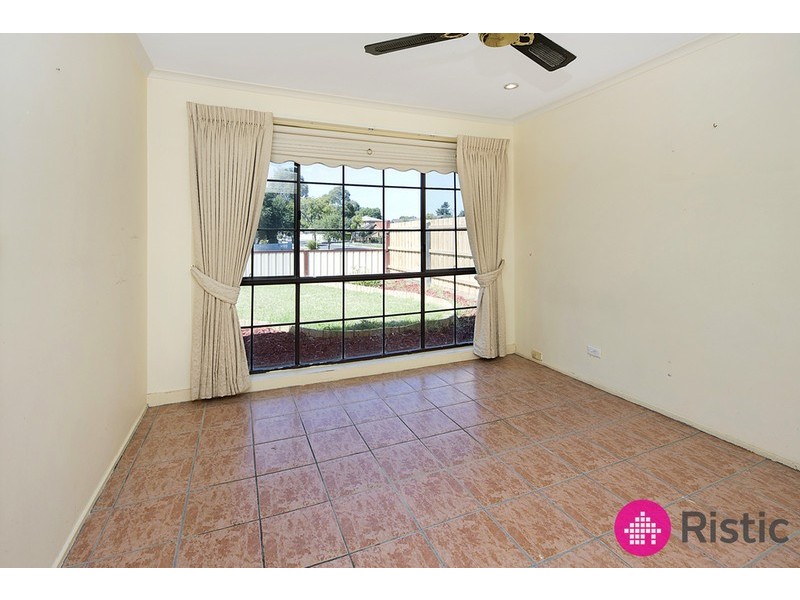 21 Garden Grove Drive, Mill Park VIC 3082