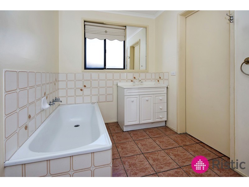 21 Garden Grove Drive, Mill Park VIC 3082