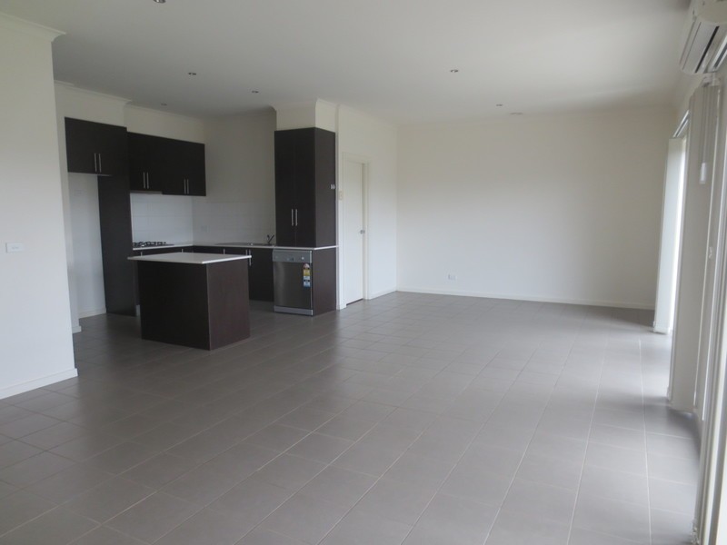 7 Dolphin Drive, South Morang VIC 3752