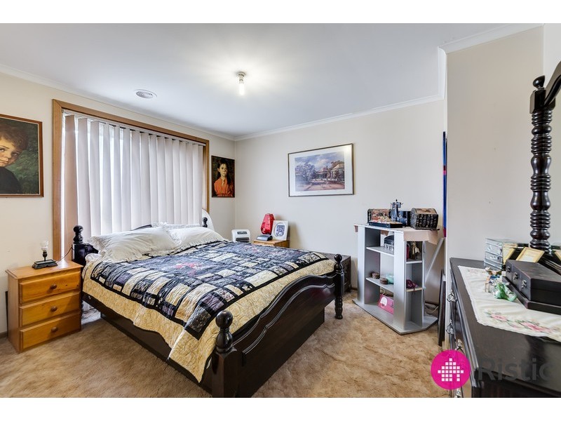 2/16 Sieben Close, Mill Park VIC 3082
