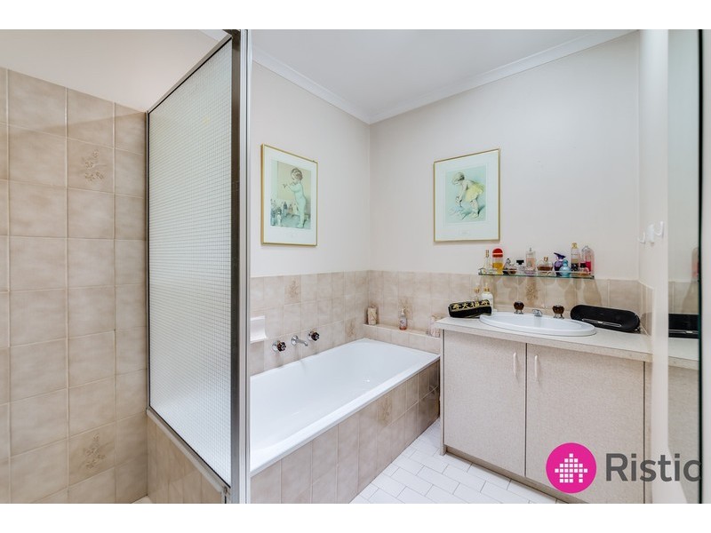 2/16 Sieben Close, Mill Park VIC 3082