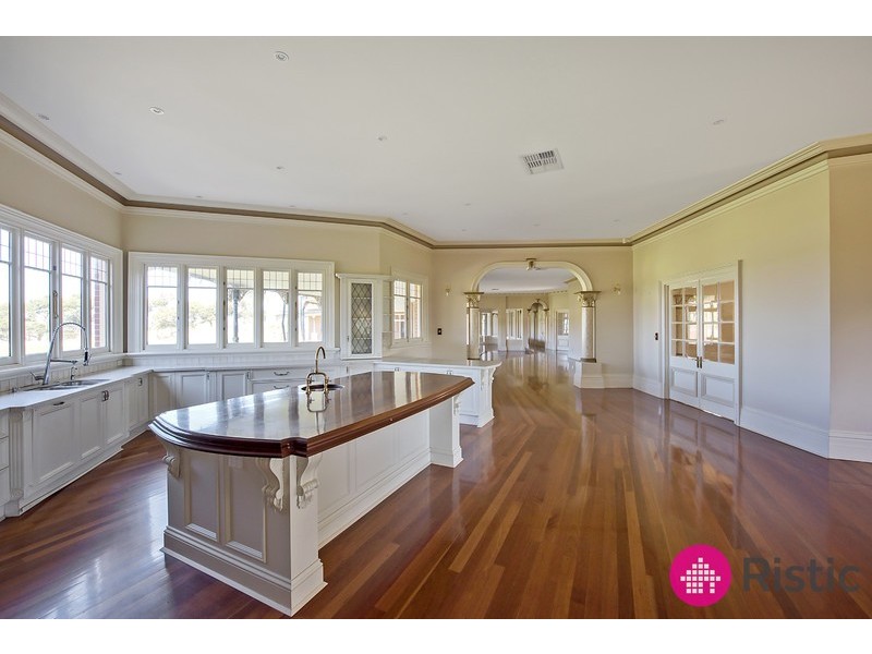 30 Hoban Court, Doreen VIC 3754