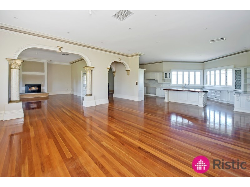 30 Hoban Court, Doreen VIC 3754