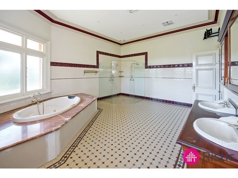 30 Hoban Court, Doreen VIC 3754