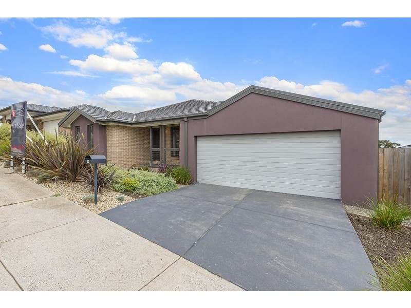 16 Faithful Way, Doreen VIC 3754