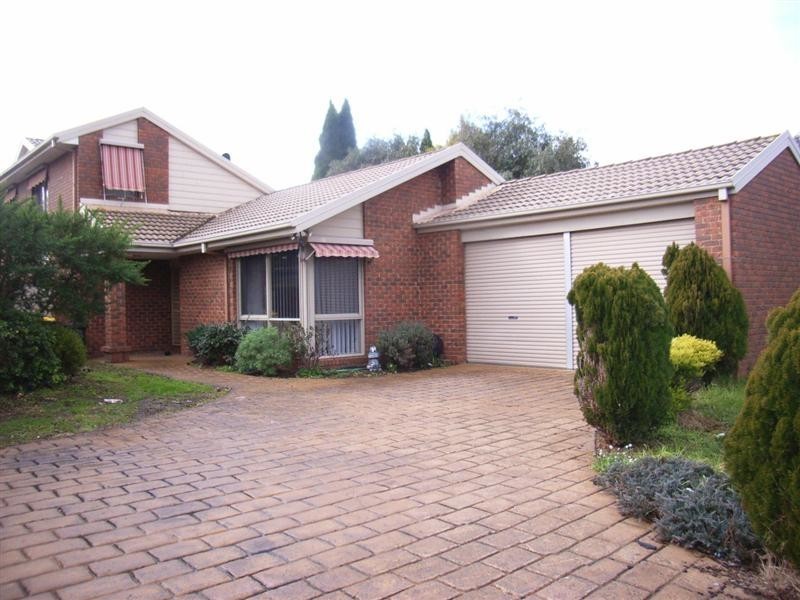 6 James Ruse Court, Mill Park VIC 3082