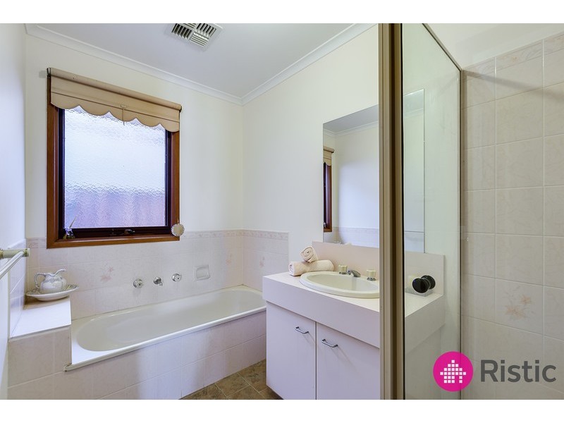 3 Brentfield Court, Mill Park VIC 3082