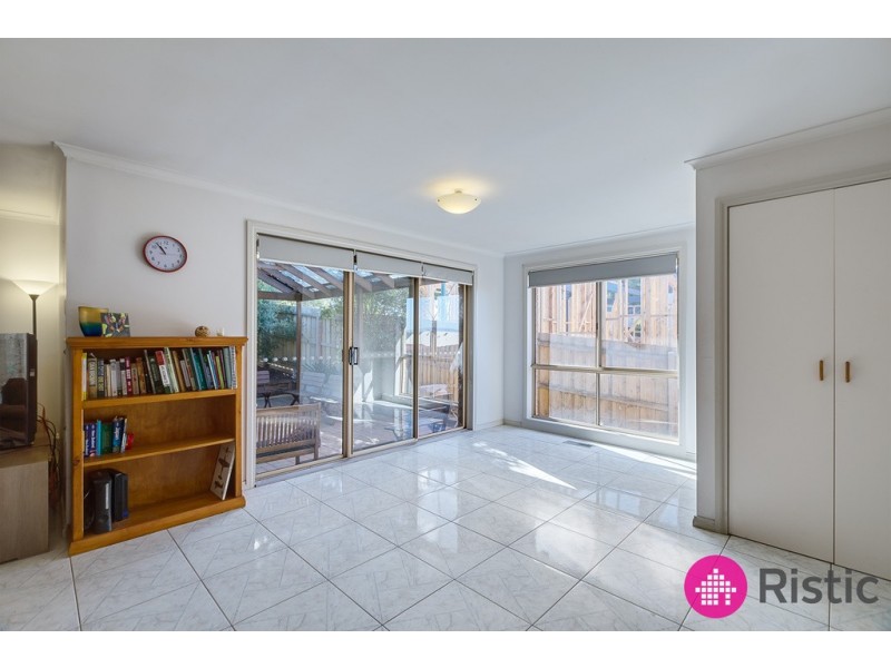 131 Blossom Park Drive, Mill Park VIC 3082