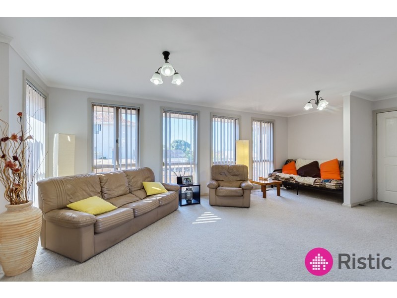 131 Blossom Park Drive, Mill Park VIC 3082