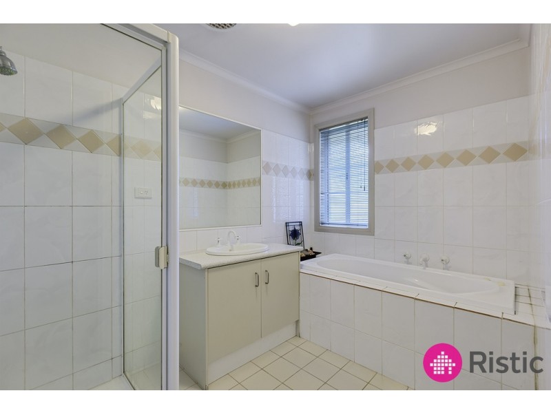 131 Blossom Park Drive, Mill Park VIC 3082