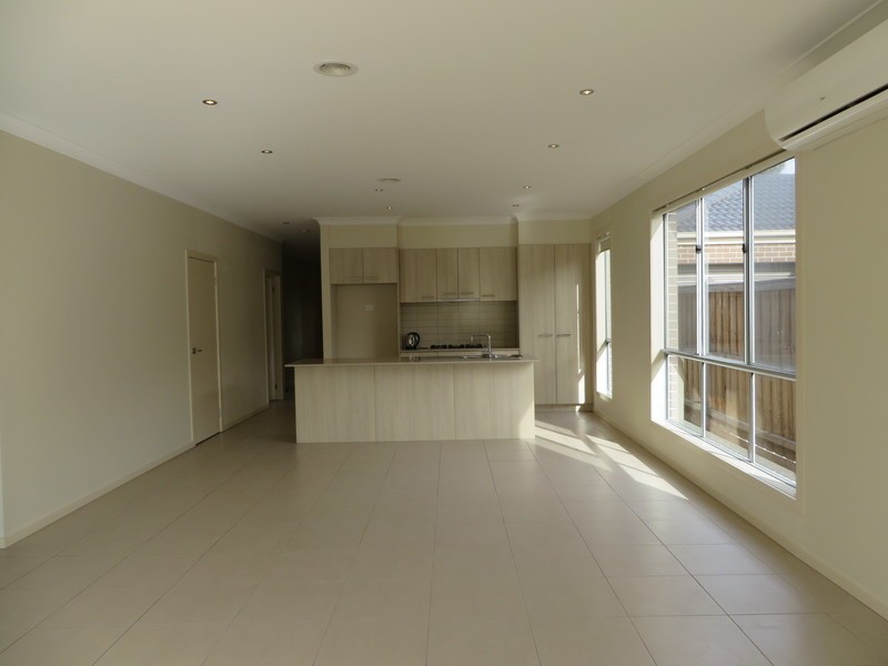 104 Gordons Road, South Morang VIC 3752