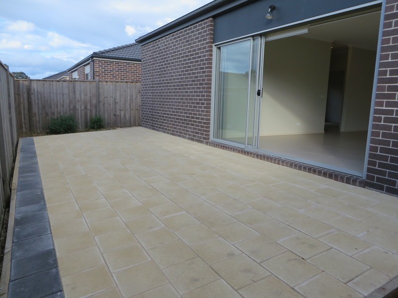 104 Gordons Road, South Morang VIC 3752