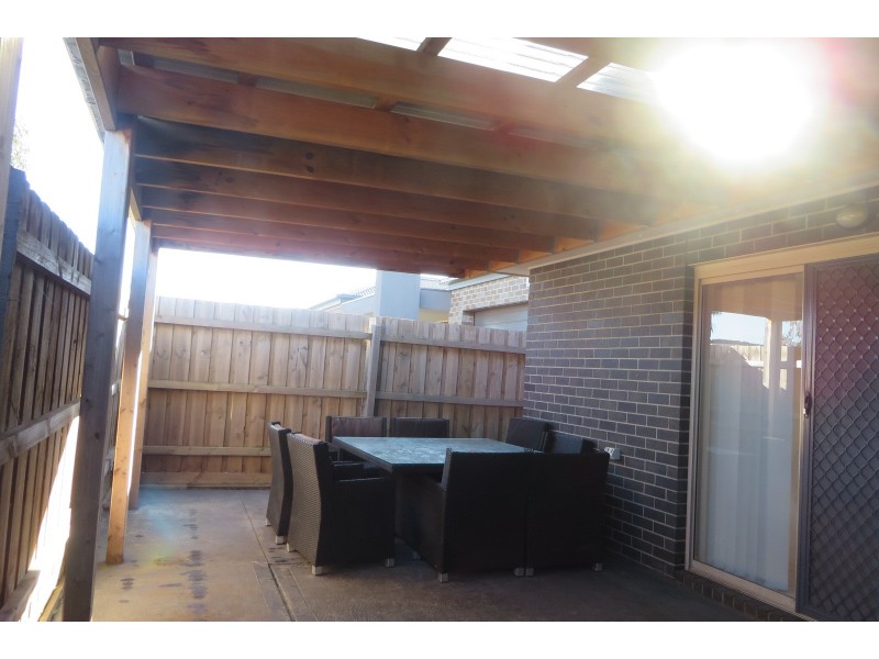 2/37 Campaspe Drive, Whittlesea VIC 3757