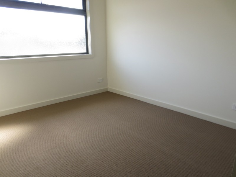 5a Maryborough Avenue, Kingsbury VIC 3083