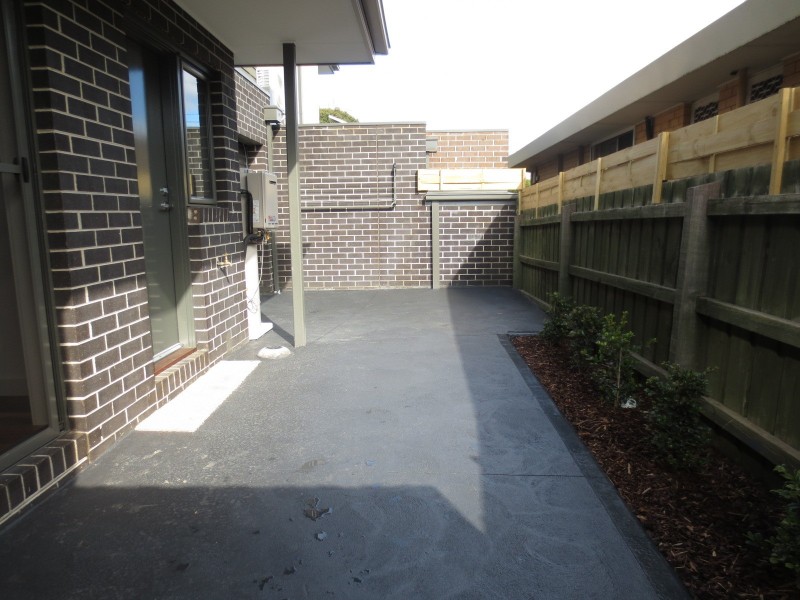 5a Maryborough Avenue, Kingsbury VIC 3083