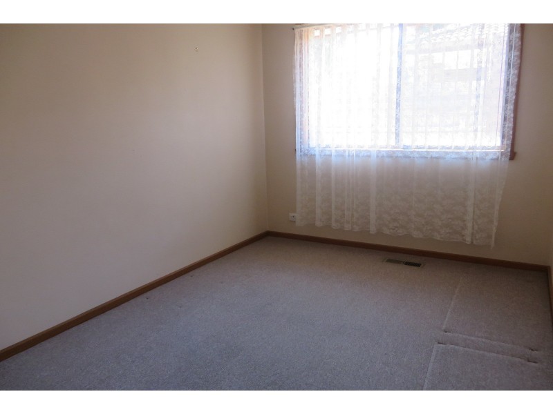 38 Prince Of Wales Avenue, Mill Park VIC 3082