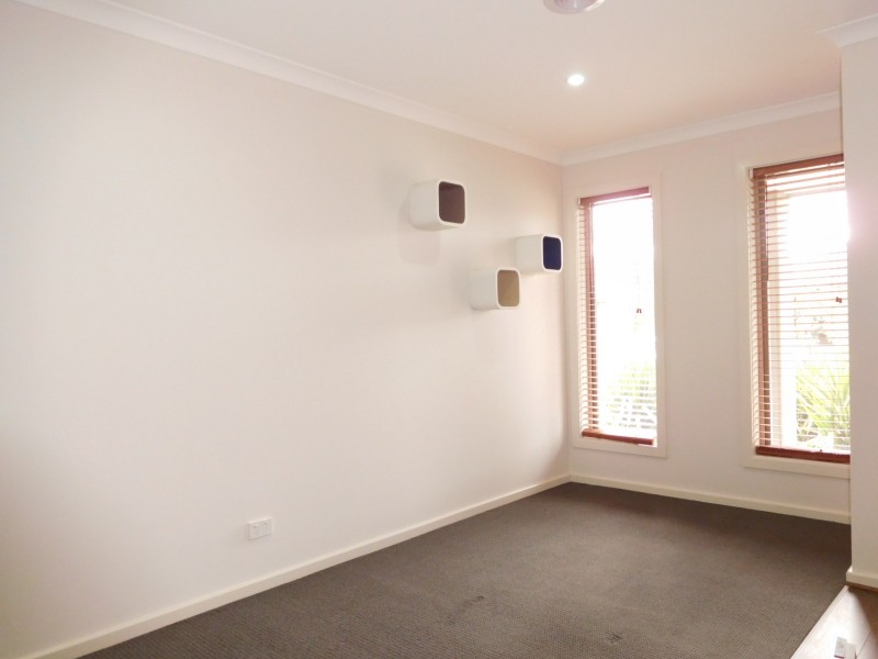 10 Travertine Crescent, Doreen VIC 3754