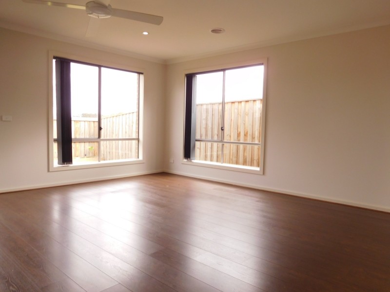 10 Travertine Crescent, Doreen VIC 3754
