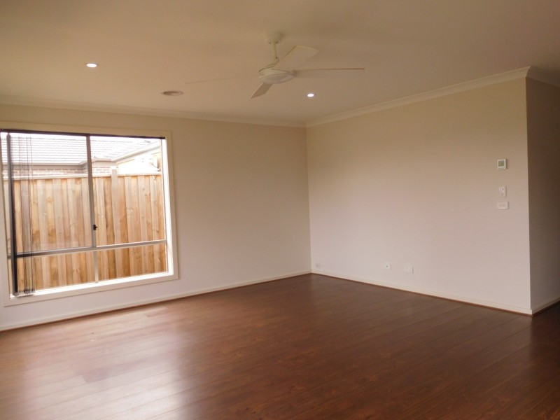 10 Travertine Crescent, Doreen VIC 3754