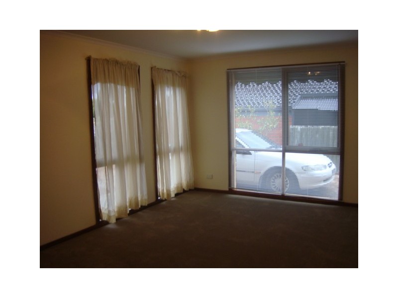 9 Prince Of Wales Avenue, Mill Park VIC 3082