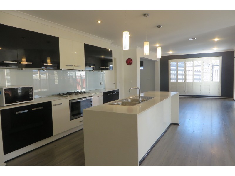 15 Friendship Avenue, Mill Park VIC 3082