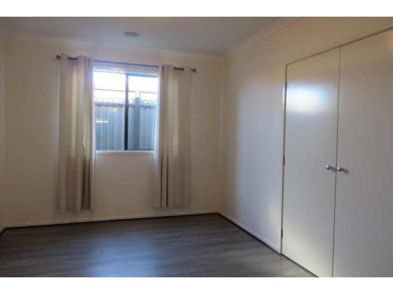 15 Friendship Avenue, Mill Park VIC 3082