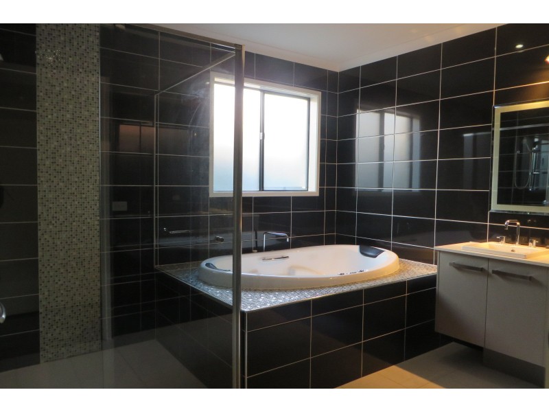 15 Friendship Avenue, Mill Park VIC 3082