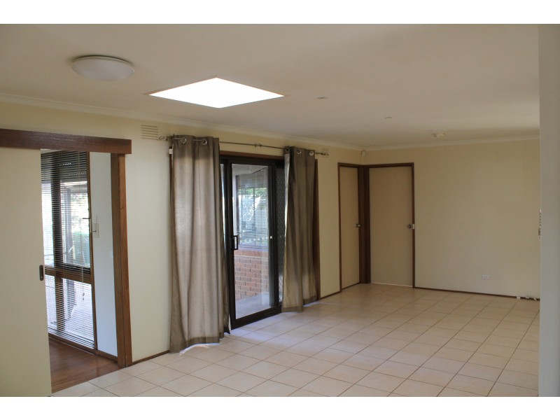27 Freeman Crescent, Mill Park VIC 3082