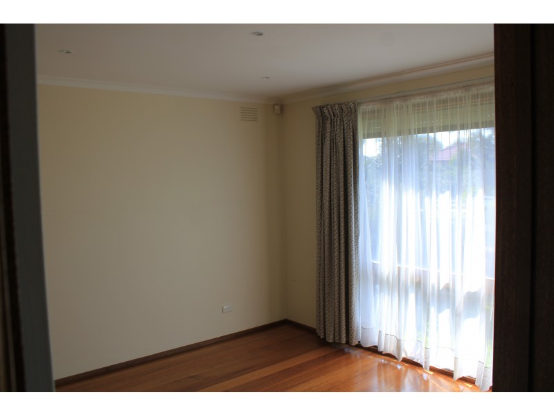 27 Freeman Crescent, Mill Park VIC 3082