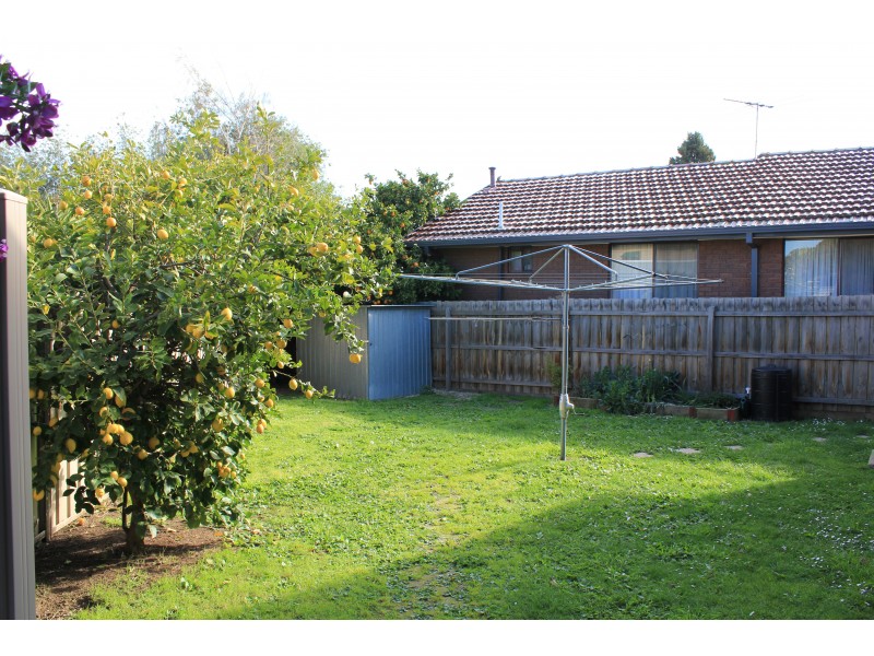 27 Freeman Crescent, Mill Park VIC 3082
