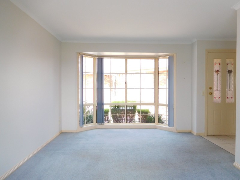 2/4 Bean  Court, Mill Park VIC 3082