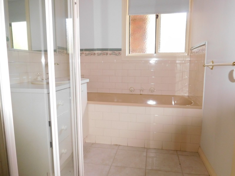 2/4 Bean  Court, Mill Park VIC 3082