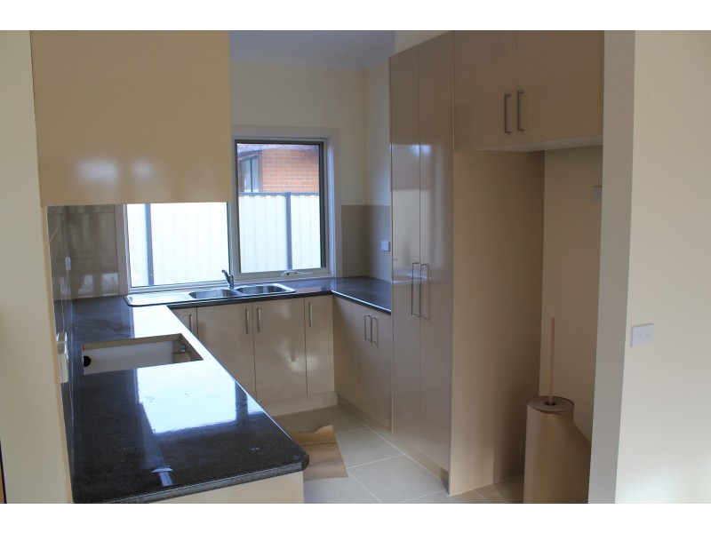 2/32 Maxwell Street, Lalor VIC 3075