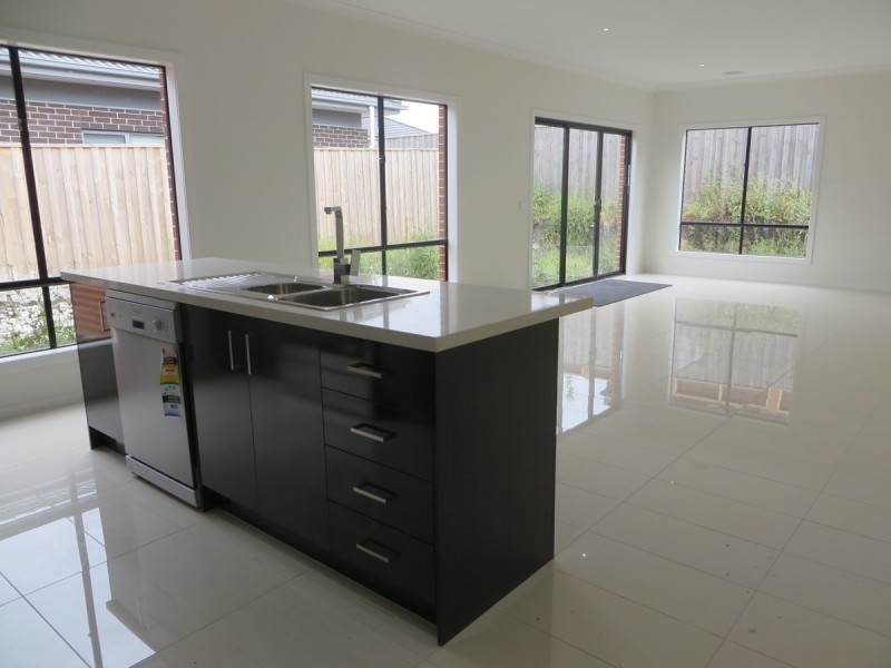 12 Pribislaw Crescent, Epping VIC 3076