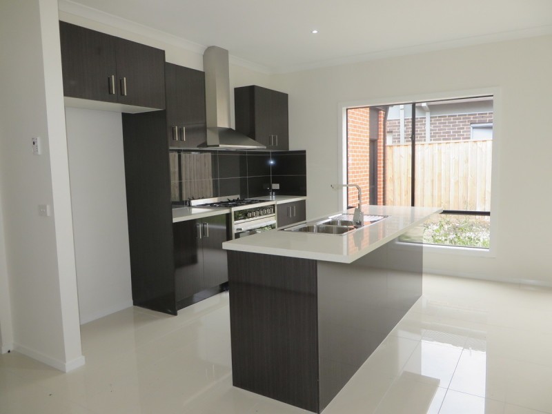 12 Pribislaw Crescent, Epping VIC 3076