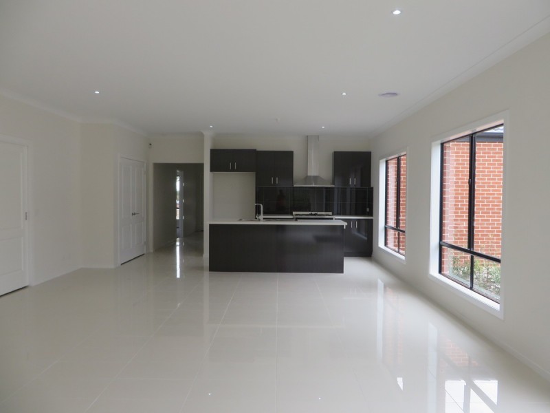 12 Pribislaw Crescent, Epping VIC 3076