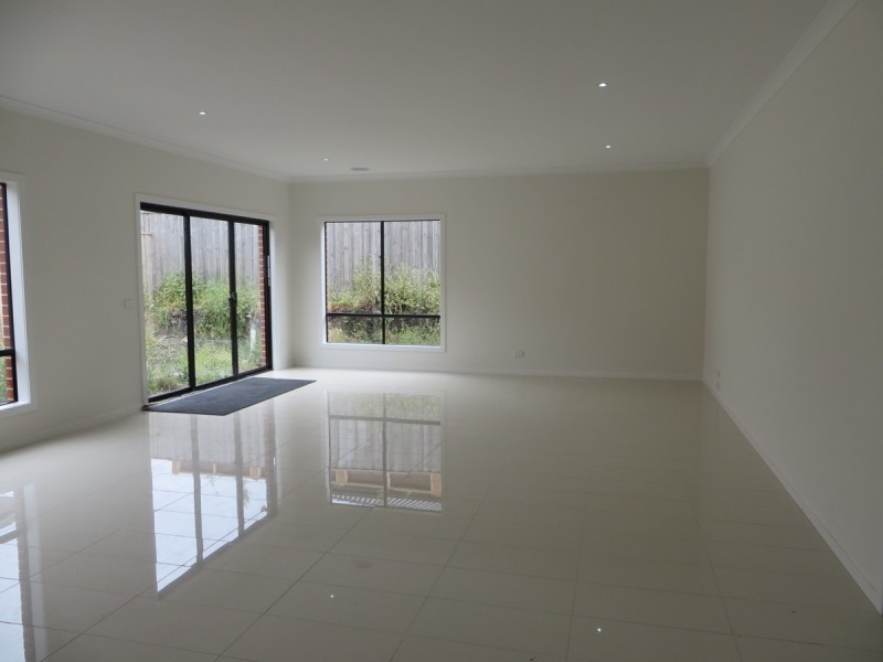 12 Pribislaw Crescent, Epping VIC 3076