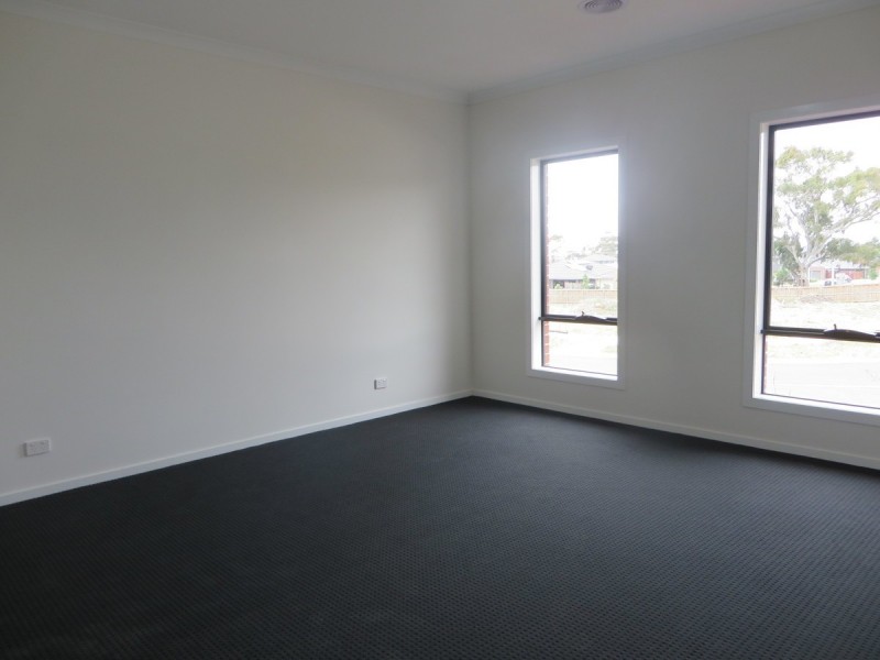 12 Pribislaw Crescent, Epping VIC 3076