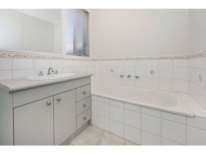 17 Tennyson Circuit, Mill Park VIC 3082