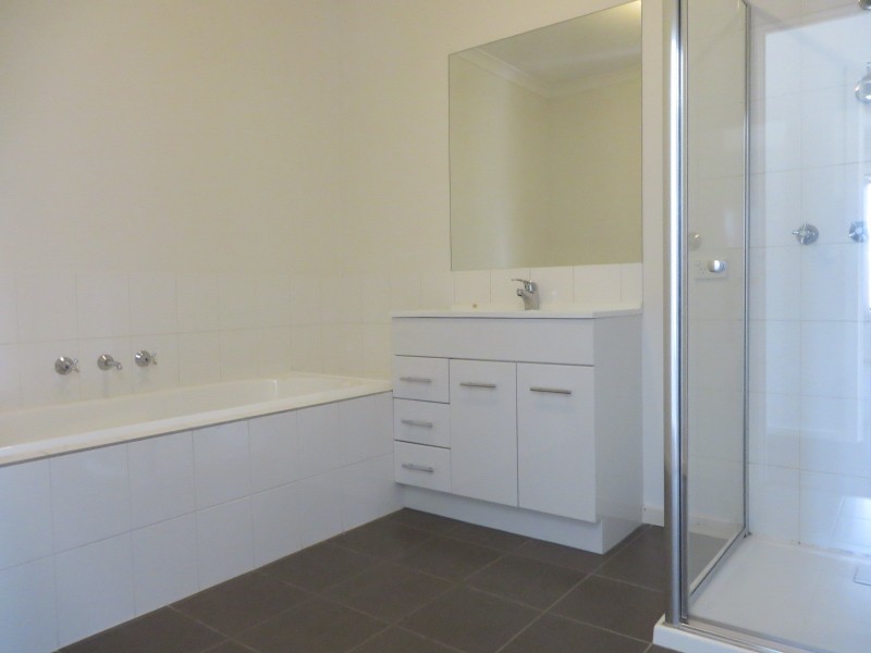 294 The Lakes Boulevard, South Morang VIC 3752
