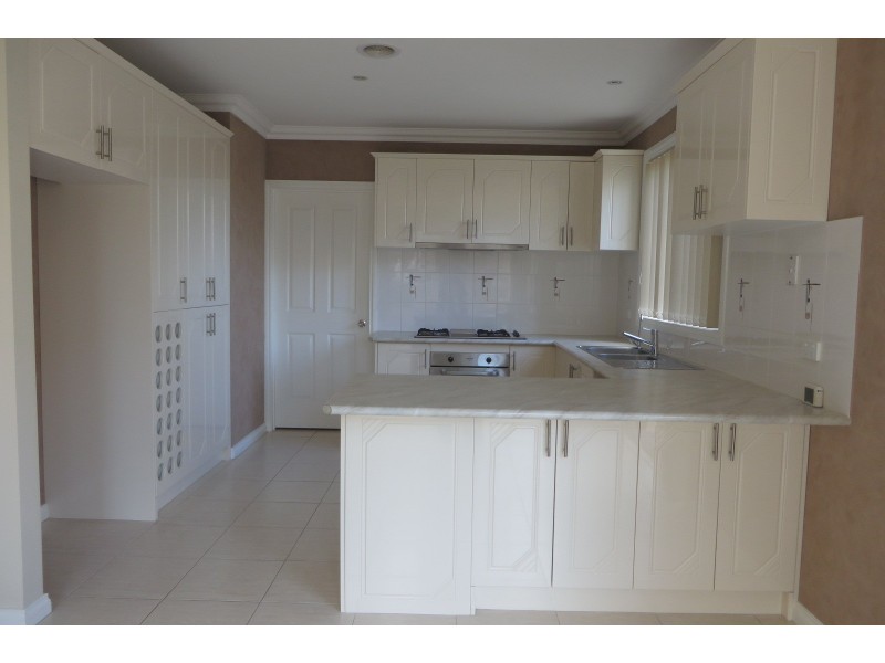 16 Aristocrat Terrace, South Morang VIC 3752