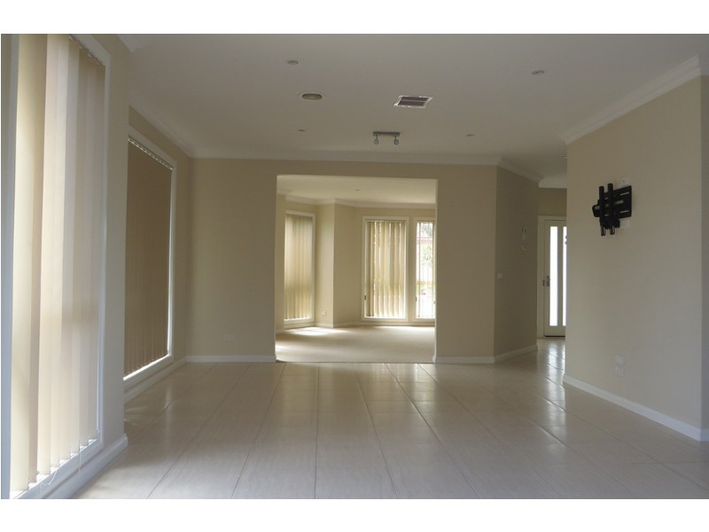 16 Aristocrat Terrace, South Morang VIC 3752