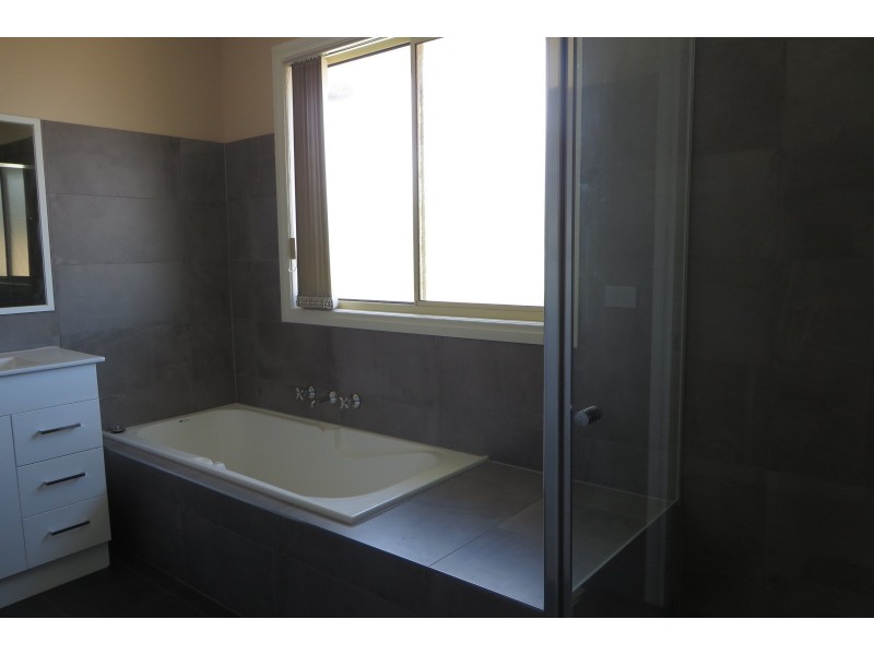 16 Aristocrat Terrace, South Morang VIC 3752